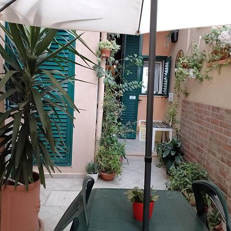 Apartamento Il Piccolo Eden - Private Garden Livorno Exterior foto