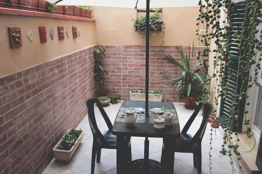 Apartamento Il Piccolo Eden - Private Garden Livorno Exterior foto