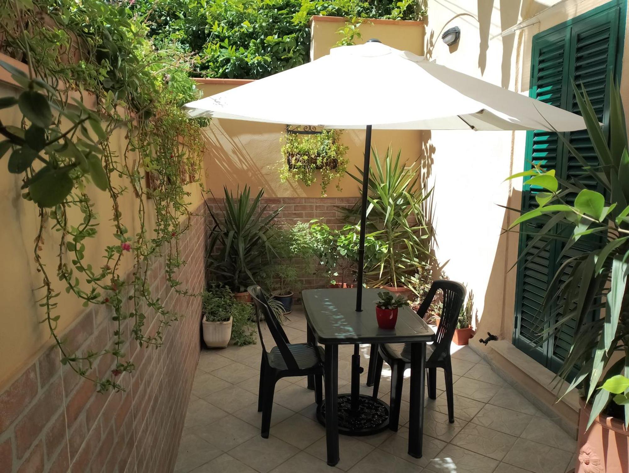 Apartamento Il Piccolo Eden - Private Garden Livorno Exterior foto