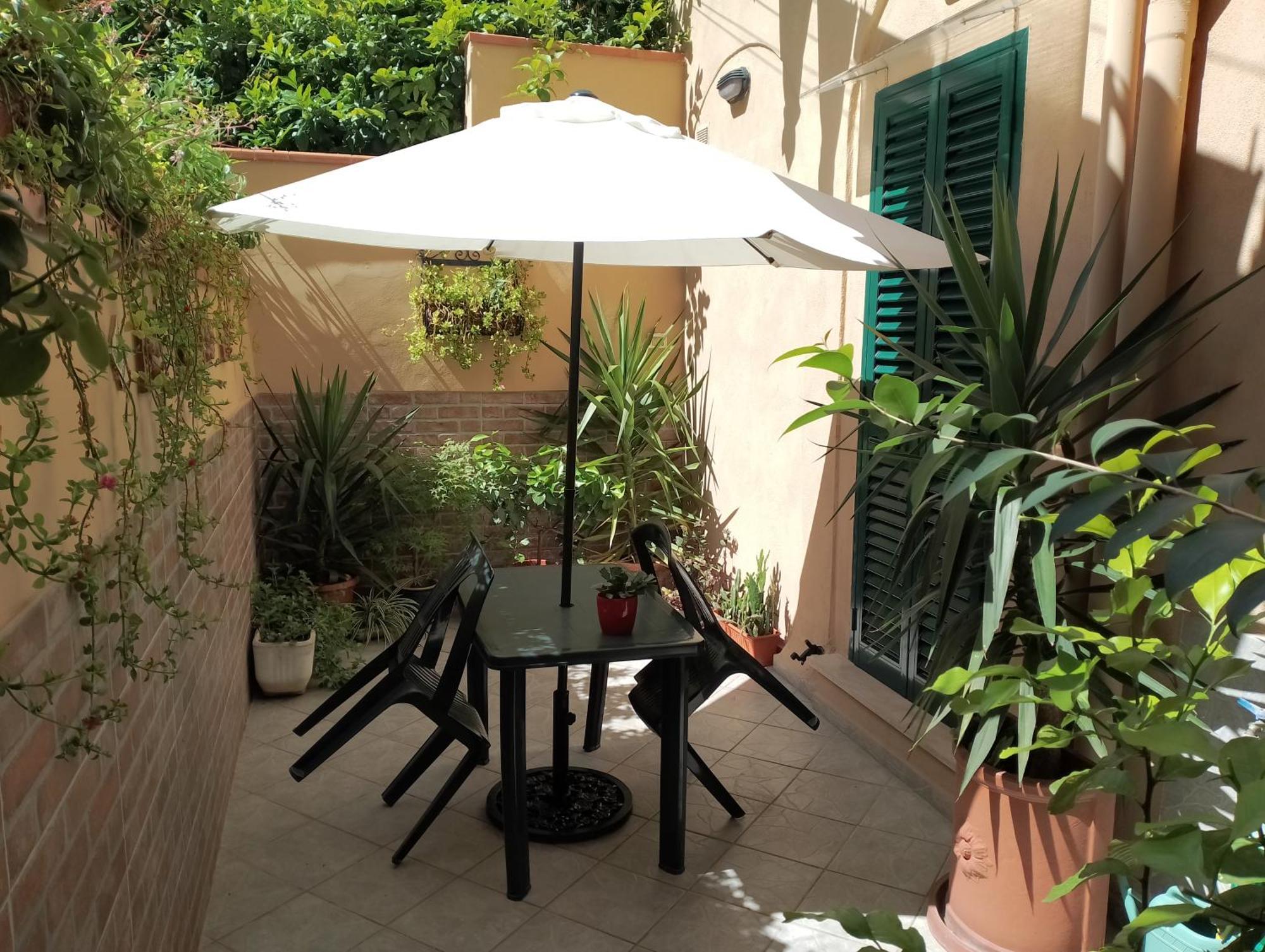 Apartamento Il Piccolo Eden - Private Garden Livorno Exterior foto