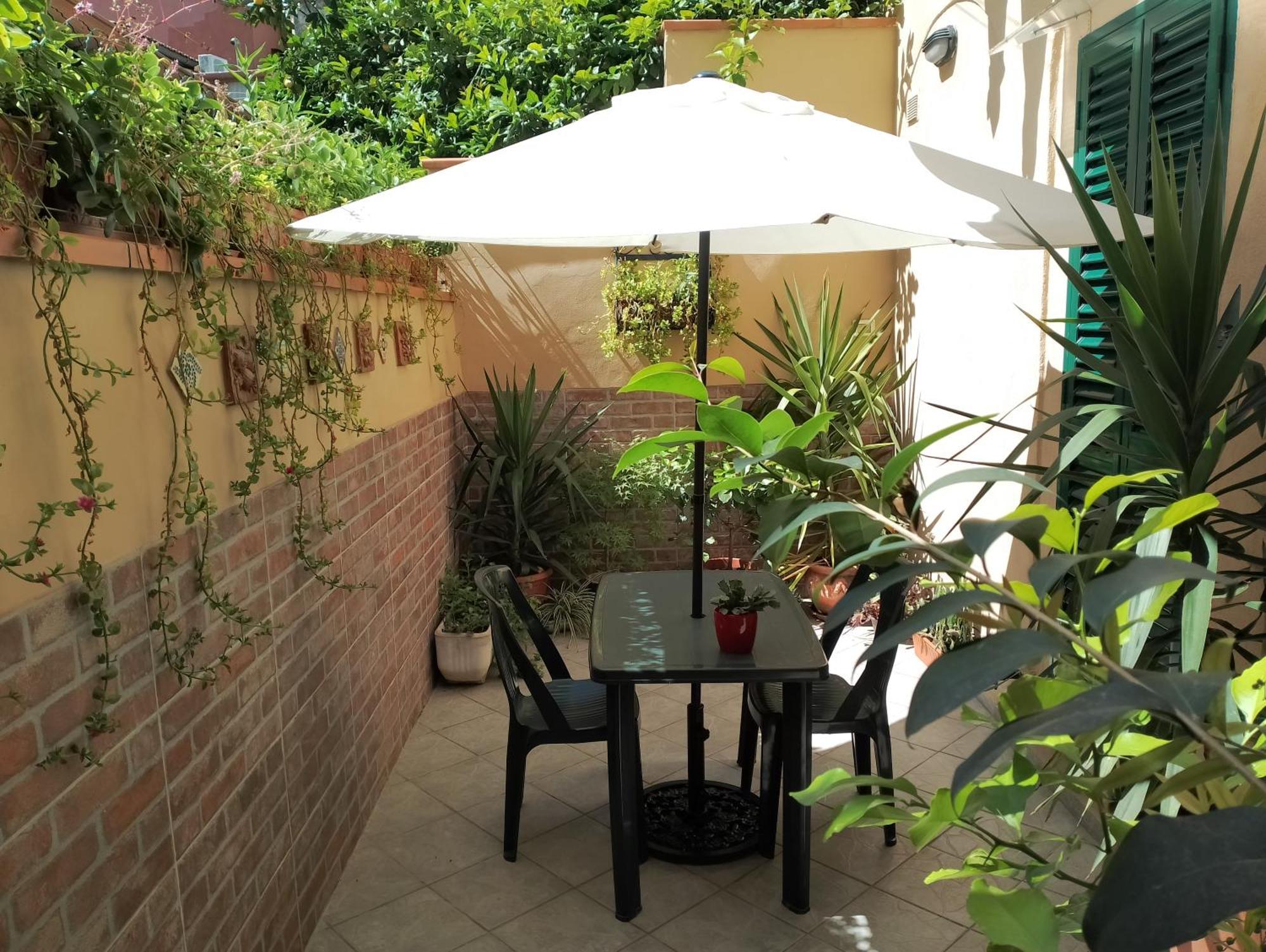 Apartamento Il Piccolo Eden - Private Garden Livorno Exterior foto
