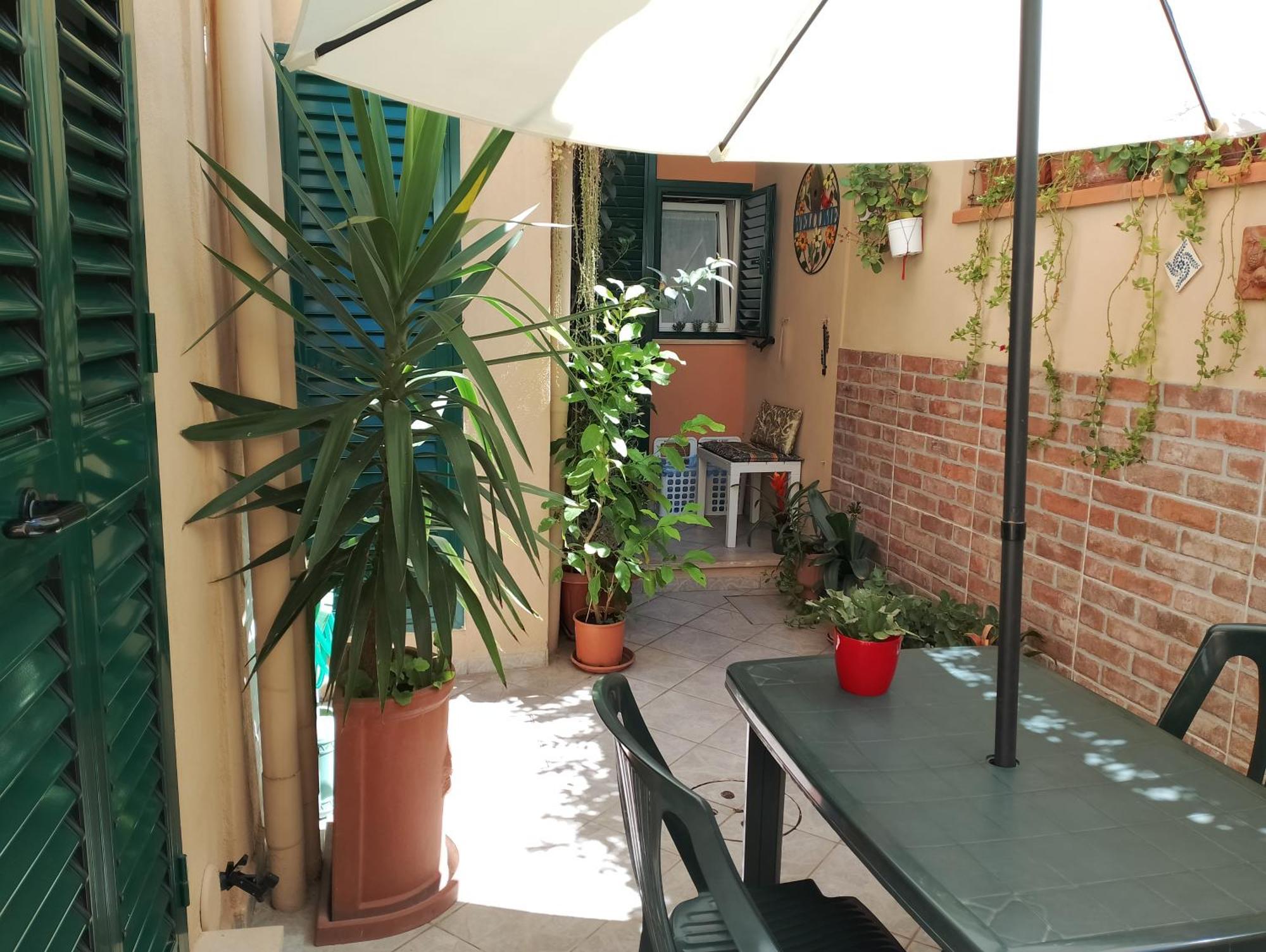 Apartamento Il Piccolo Eden - Private Garden Livorno Exterior foto
